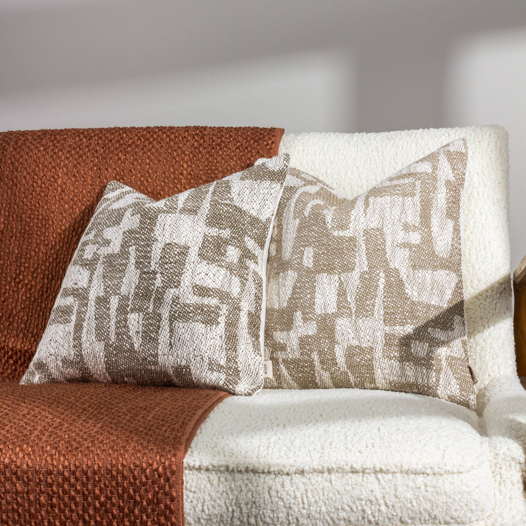 FUNDA DE COJÍN OLA TAUPE - CASA CULTO | Shop Online