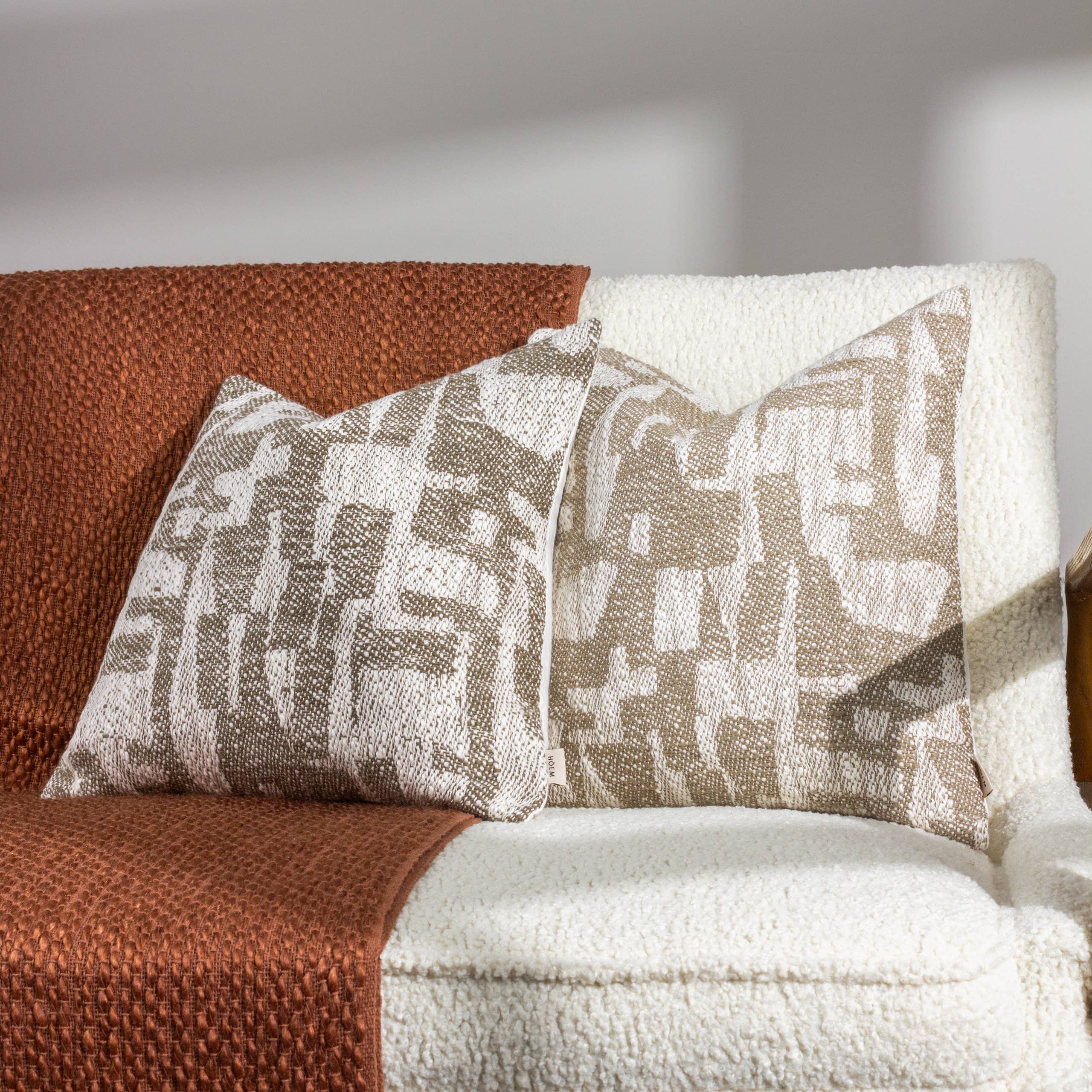 FUNDA DE COJÍN OLA TAUPE - CASA CULTO | Shop Online